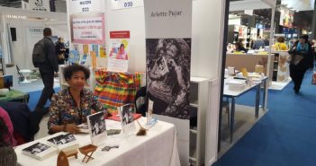 Arlette Pujar au Salon du Livre