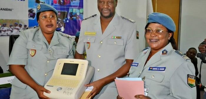 Remise d’un appareil d’électrocardiogramme à la Mutuelle des Douanes par l’AIDF du Niger