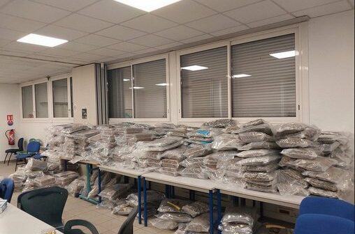 1,2 tonne de cannabis dissimulée dans 66 sommiers, saisis par les douaniers de Bordeaux