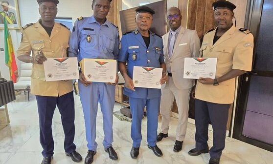 Accueil des membres AIDF Mali au retour du Séminaire de Yaoundé par le Directeur général des Douanes, le DG adjoint et le Président d’honneur AIDF Mali