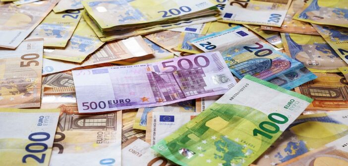 799 870 euros saisis par les douaniers de Cambo-les-bains