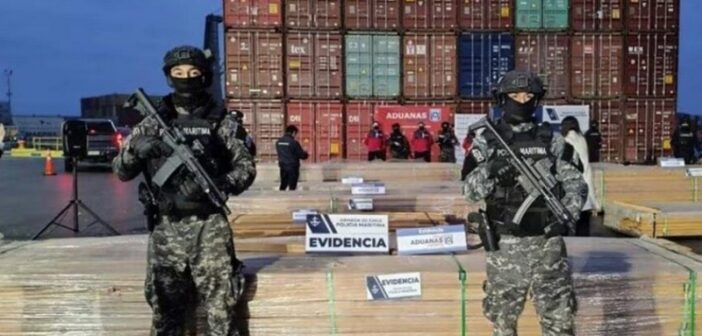 Saisie record de près de 100 tonnes de cocaïne et de kétamine dissimulées dans des chargements de bois.